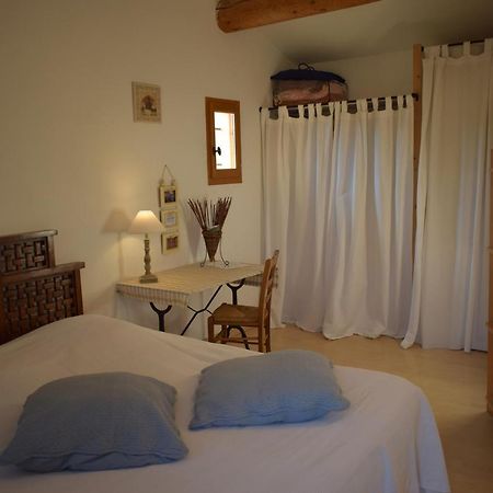 Saba Hotell Cabrières-dʼAvignon Exteriör bild