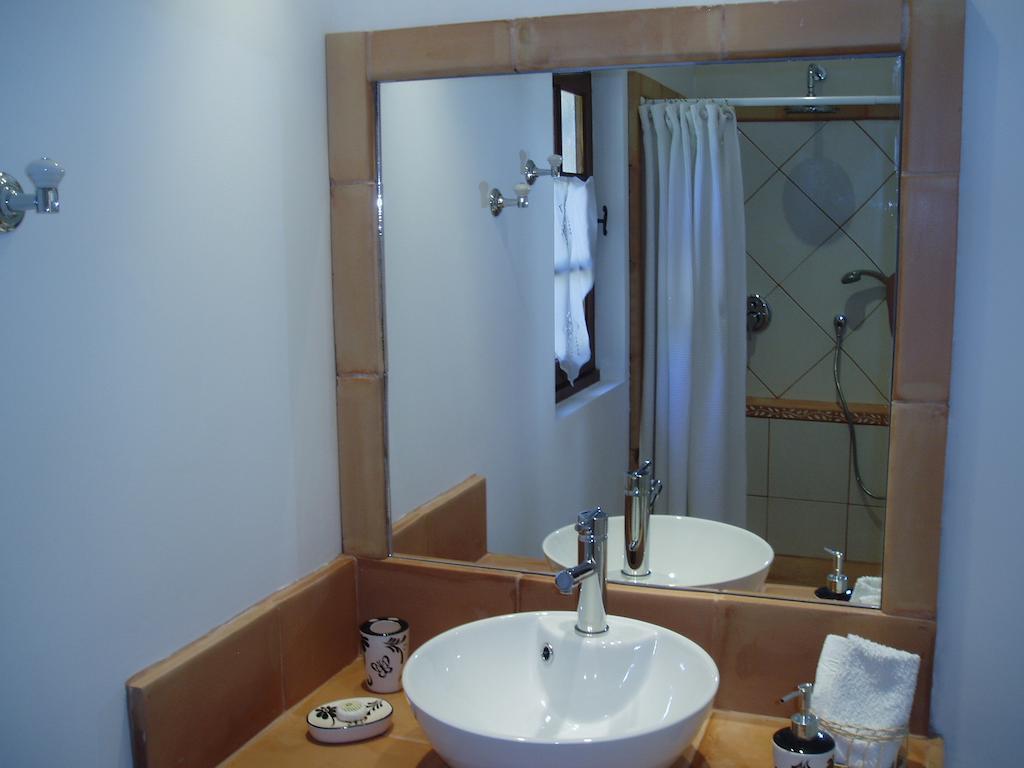 Saba Hotell Cabrières-dʼAvignon Rum bild